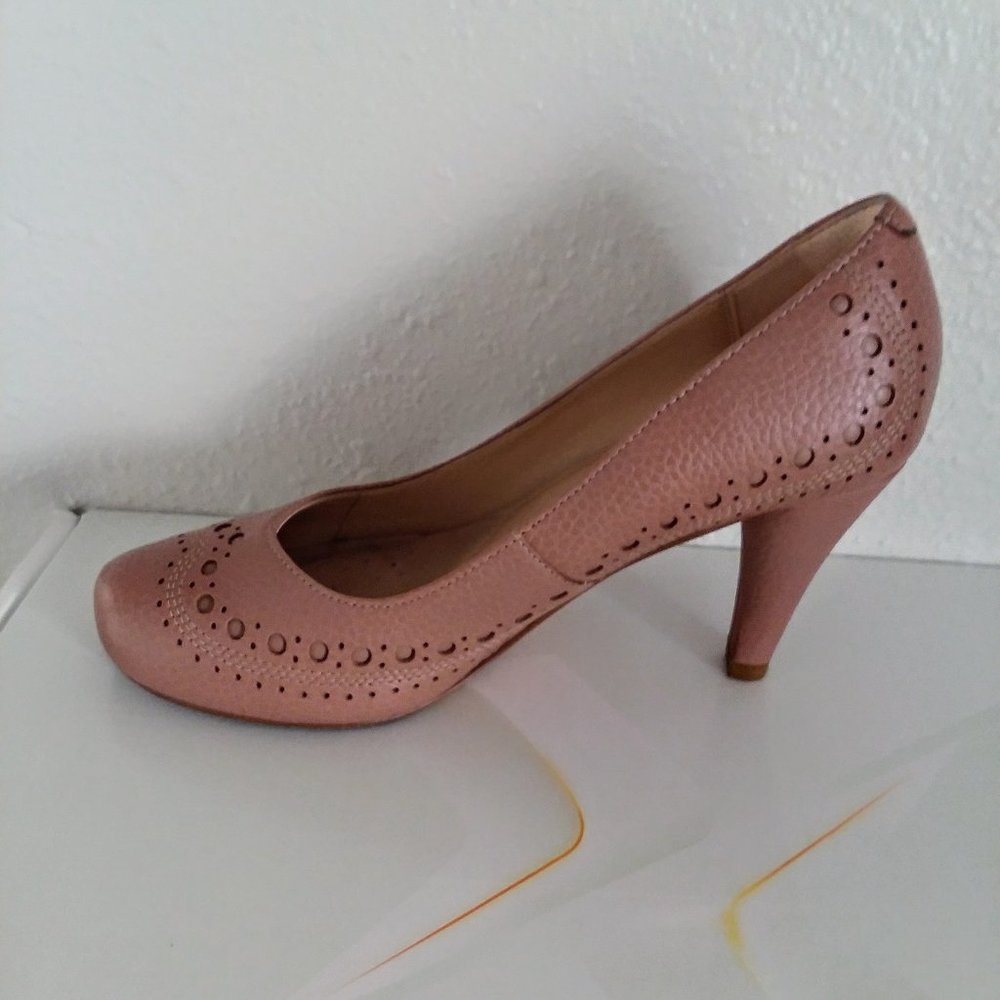 Clark's pump, taupe, size 6 1/2